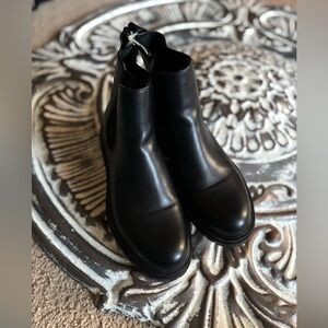Steve Madden Women’s BILLIEE Black Ankle Boots 10 - pristine!